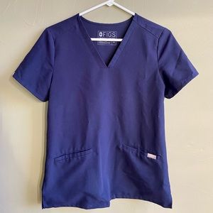 FIGS xs scrub top